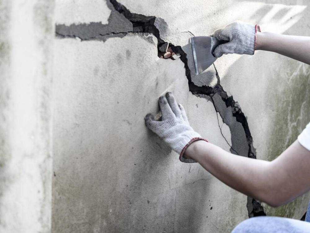 Concrete Repair - Crack sealing - epoxy injection concrete patching - UAE